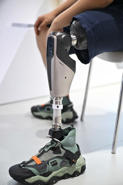 新華全媒 國(guó)產(chǎn)科技產(chǎn)品亮相消博會(huì) 2